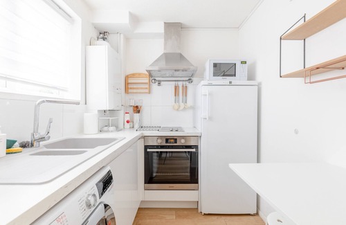 Custom House Maison | Cosy 1BD Home, near London City Airport!