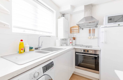 Custom House Maison | Cosy 1BD Home, near London City Airport!