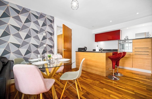 Birmingham Appartement | Cosy 2 Bed Apartment with parking with a wide range of local amenities.