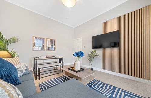 Newton Appartement | Appartement-Moderne-Salle de bain privée séparée-Vue sur Rue