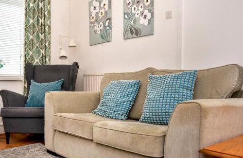 Canton Maison | Cosy 2 bed home in Canton Pass The Keys