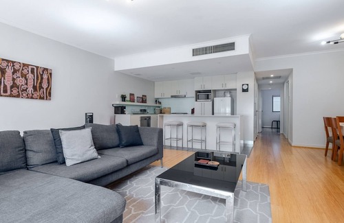 Redfern Appartement | Cosy 2-Bed in Redfern with Terrace & Parking