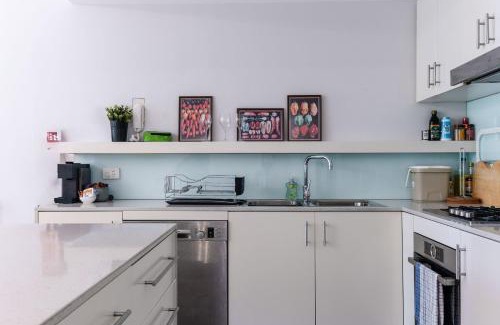 Redfern Appartement | Cosy 2-Bed in Redfern with Terrace & Parking