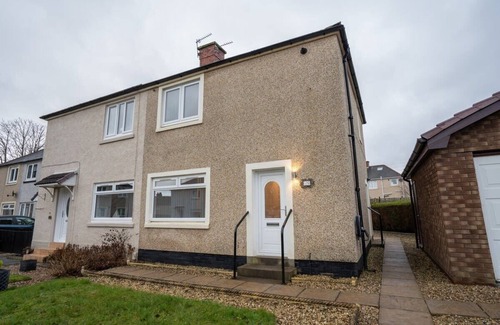 Wishaw Maison | Cosy 2-Bed Retreat - Free Parking