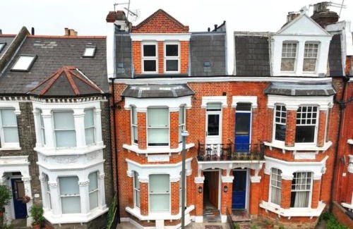 Thamesfield Appartement | Cosy 2 bed suite in Putney, Sleeps 6, with Netflix & Games
