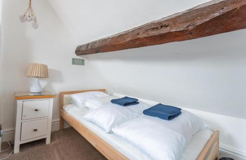 Malmesbury Maison | Cosy 2 bedroom Cotswold cottage