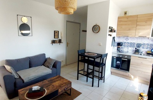 Villefranche-sur-Saone Appartement | Appartement 2 pièces cosy - Centre Villefranche-sur-Saône avec piscine & garage