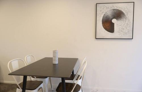 Henderson Maison | Cosy 2BR House in Awaroa Road
