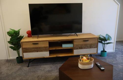 Henderson Maison | Cosy 2BR House in Awaroa Road