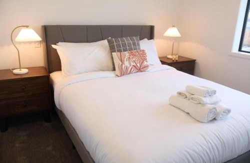 Henderson Maison | Cosy 2BR House in Awaroa Road
