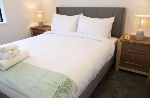 Henderson Maison | Cosy 2BR House in Awaroa Road
