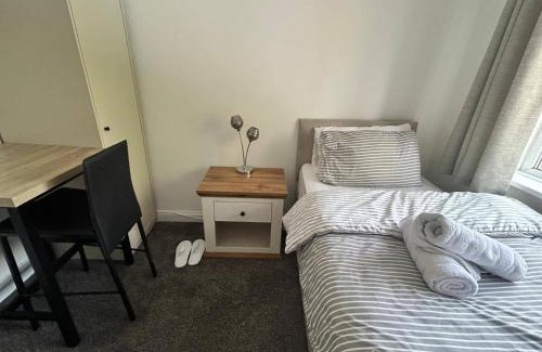 Birmingham Maison | Cosy 3-Bed Retreat - Garden Parking & Bbq