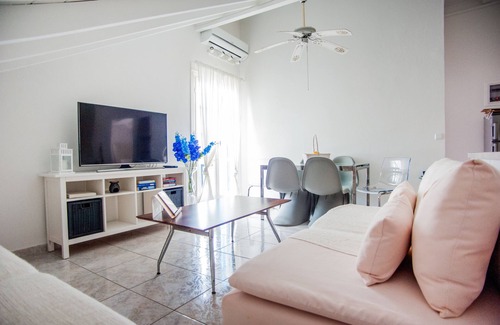 Fiskardo Appartement | Appartement confortable de 3 chambres dans le centre du village de Fiskardo, près de la plage.
