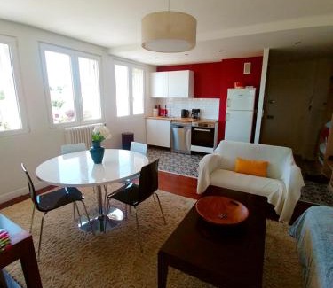 Nogent-le-Rotrou Appartement | Cosy 3 pièces dernier étage ultra lumineux avec Netflix à 5 minutes à pied de la gare