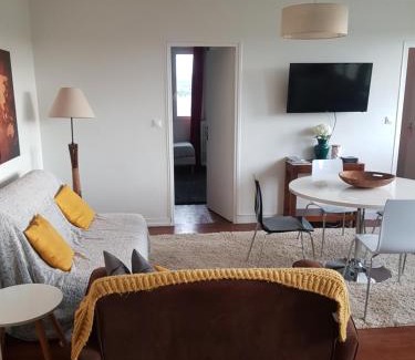 Nogent-le-Rotrou Appartement | Cosy 3 pièces dernier étage ultra lumineux avec Netflix à 5 minutes à pied de la gare