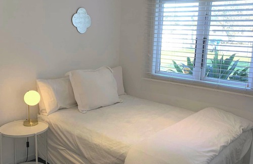 Whangamata Maison | Cosy 3BR Home Near Town, with Modern Amenities