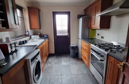 Rayleigh Maison | Cosy 4 bed detached house, sleeps up to 7 people