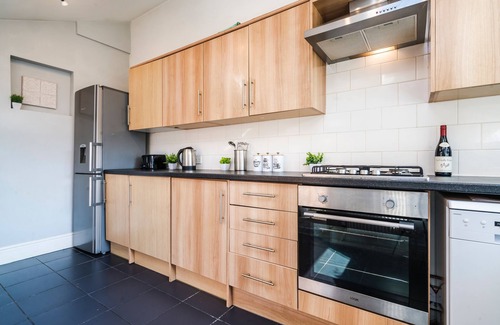 Bloxwich Maison | Cosy 4-Bed - Sleeps 7, Garden