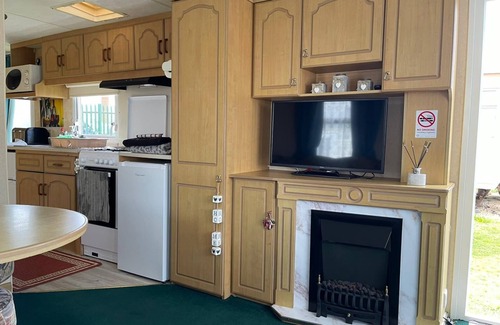 Scratby Maison | Cosy 4 berth caravan nearby Scratby beach, Norfolk ref 43045G