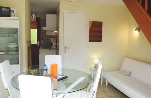 Saint-Jouan-des-Guerets Appartement | Joli appartement pour 4 personnes avec WIFI, piscine, TV et terrasse