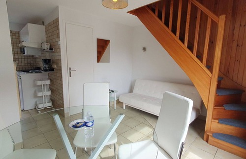 Saint-Jouan-des-Guerets Appartement | Joli appartement pour 4 personnes avec WIFI, piscine, TV et terrasse