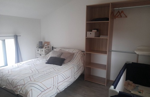 La Gresle Lit Et Petit-Déjeuner | Cosy accommodation for 4 with swimming pool in green surroundings and ponies on site