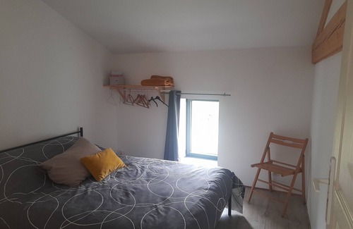 La Gresle Lit Et Petit-Déjeuner | Cosy accommodation for 4 with swimming pool in green surroundings and ponies on site