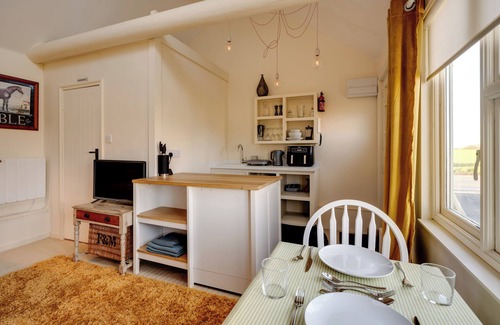 Debenham Maison | Cosy and Equipped, Pvt Garden, Direct Access to Public Footpath, Dog Friendly.