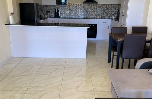 Colonarie Appartement | Cosy and Modern Apartment 5 mins from Argyle International Airport.