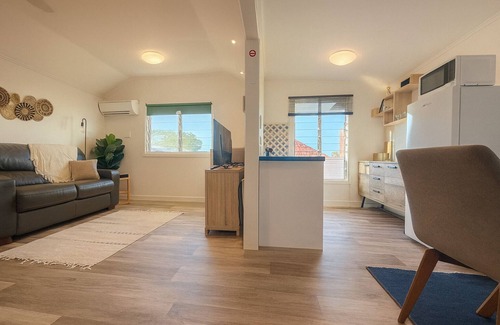 Graceville Appartement | Cosy and private self contained retreat in a great location, pet friendly