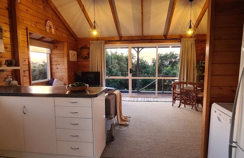 Ohauiti Cottage | Cosy and Quiet Rural Cottage Close to the City