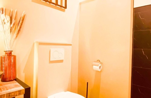 Assebroek Villa | Cosy and smart, new room - a short walk from city centre