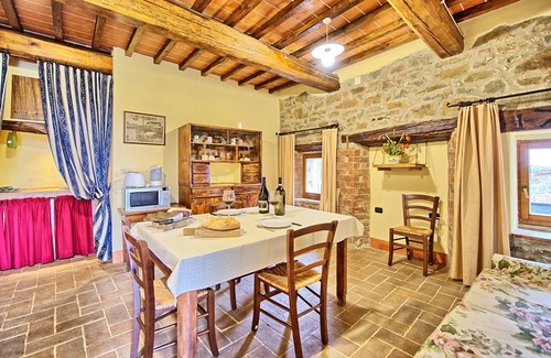 Castelnuovo Berardenga Appartement | Confortable appartement pour 3 personnes avec piscine, WIFI, animaux admis et vue panoramique
