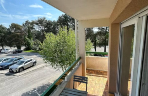 Cherbourg-en-Cotentin Appartement | Cosy apartment with balcony + parking - quiet 2 steps from downtown