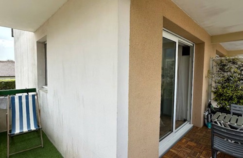Cherbourg-en-Cotentin Appartement | Cosy apartment with balcony + parking - quiet 2 steps from downtown