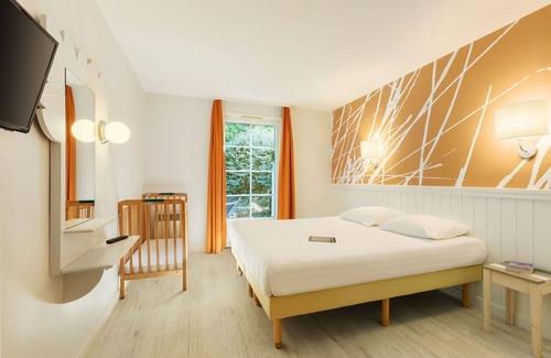 Neuville-sur-Ailette Maison | Cosy apartment in villa for 8 people with hot tub, pool, WIFI, TV, terrace and parking