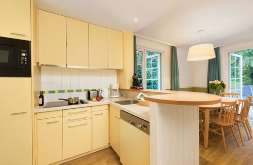 Neuville-sur-Ailette Maison | Cosy apartment in villa for 8 people with hot tub, pool, WIFI, TV, terrace and parking