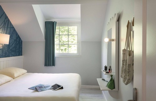 Chamouille Maison | Cosy apartment in villa for 4 people with pool, hot tub, WIFI, TV, terrace and parking