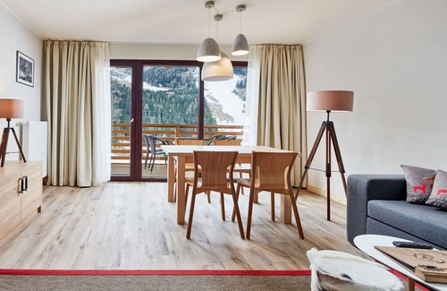 Katschberg Appartement | Cosy apartment for 4 guests with WIFI, pool, TV, balcony, pets allowed, panoramic view and parking