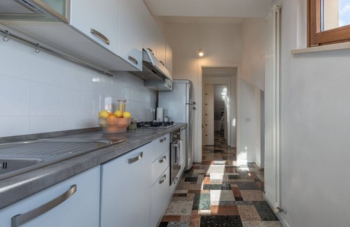 Porto Sant'Elpidio Appartement | Confortable appartement avec WIFI, climatisation, bain à remous, TV, terrasse et vue panoramique