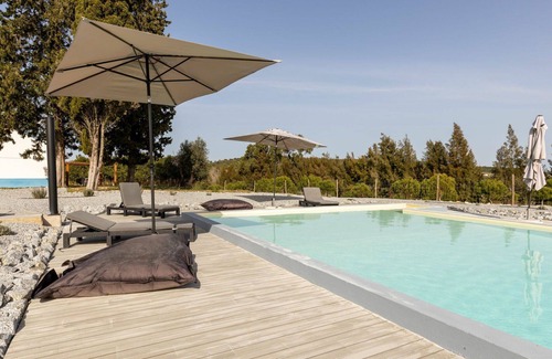 Sao Martinho Villa | Agréable appartement dans une maison de vacances avec WIFI, climatisation, piscine, TV, terrasse