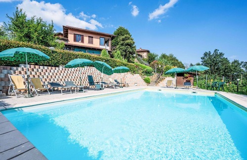 Cortazzone Villa | Bel appartement dans une maison de vacances avec piscine, WIFI, patio, animaux admis et parking