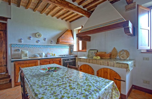 Monteroni d'Arbia Appartement | Bel appartement pour 5 personnes avec WIFI, piscine, vue panoramique et parking, près de Sienne