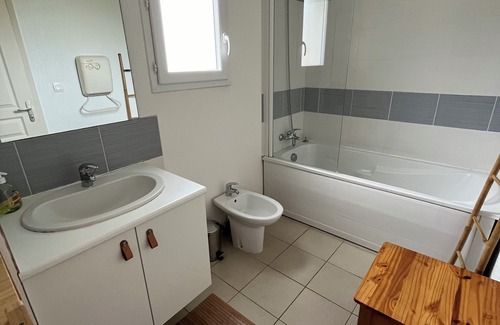 Santa-Lucia-di-Moriani Appartement | Appartement Cosy au Pied de la Plage