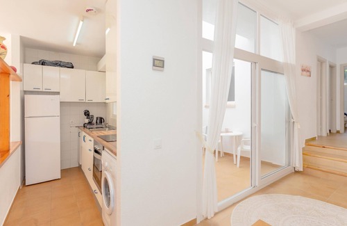 Coves Noves Appartement | Cosy "Apartamento Coves Noves" près de la mer, piscine, Wi-Fi, terrasse et jardin