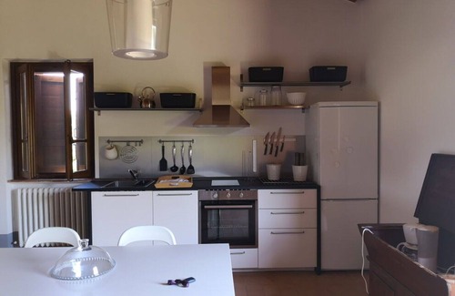 Fossombrone Autre | Confortable appartement avec WIFI, piscine, climatisation, TV, animaux admis et parking