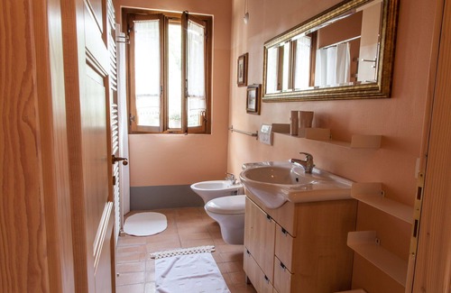 Fossombrone Autre | Confortable appartement avec WIFI, piscine, climatisation, TV, animaux admis et parking