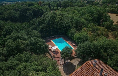 Monteriggioni Appartement | Agréable appartement pour 4 personnes avec piscine, WIFI, TV et véranda, près de Sienne