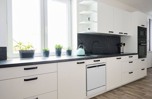 Desna Appartement | Bel appartement pour 6 personnes avec WIFI, piscine, TV et patio