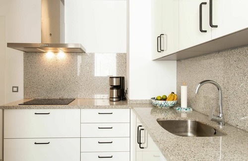 Torre del Mar Appartement | Confortable appartement pour 4 personnes avec WIFI, climatisation, piscine, terrasse et parking